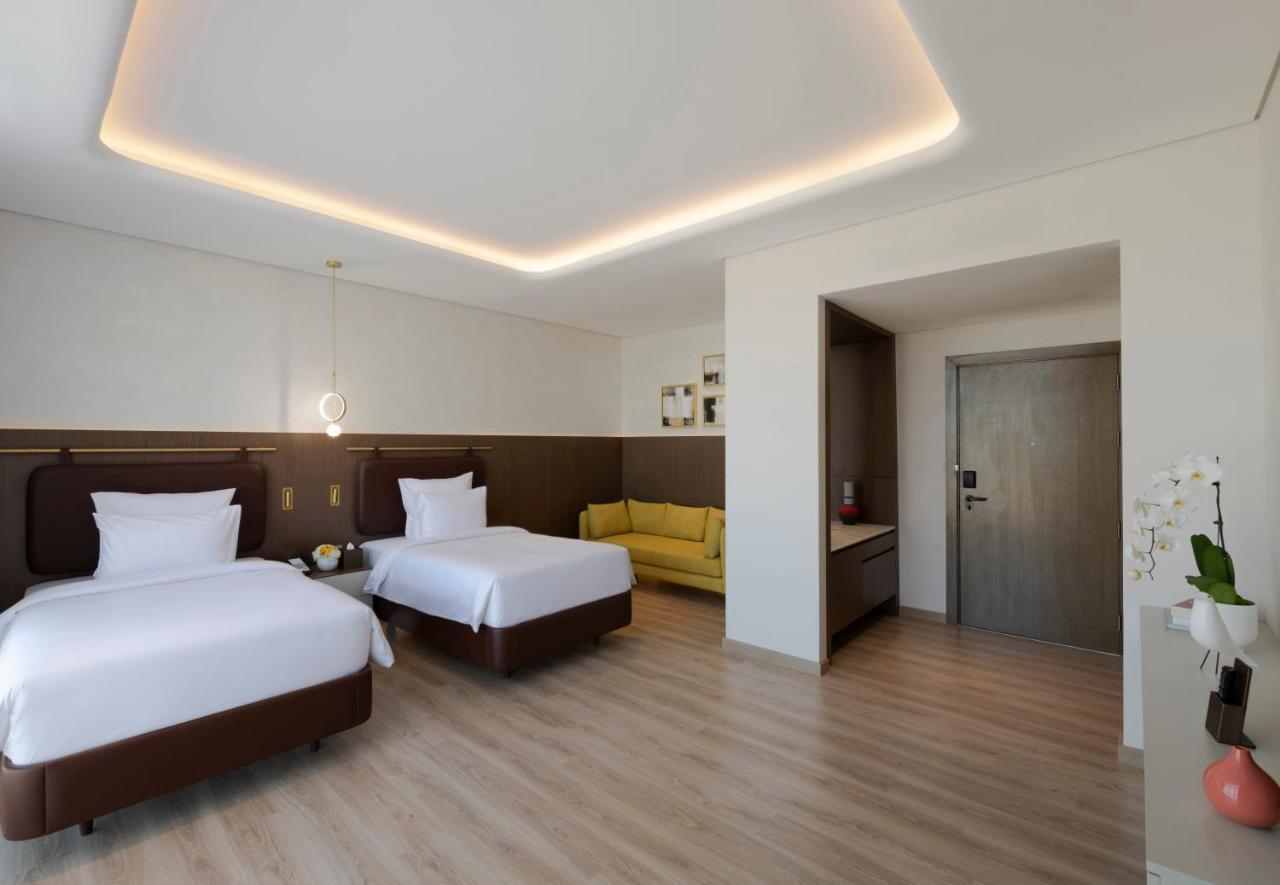 Movenpick Jumeirah Village Triangle Dubai Exterior foto