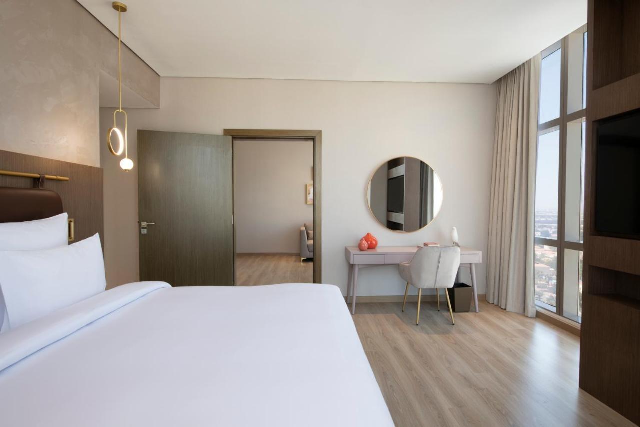 Movenpick Jumeirah Village Triangle Dubai Exterior foto A bedroom at the hotel