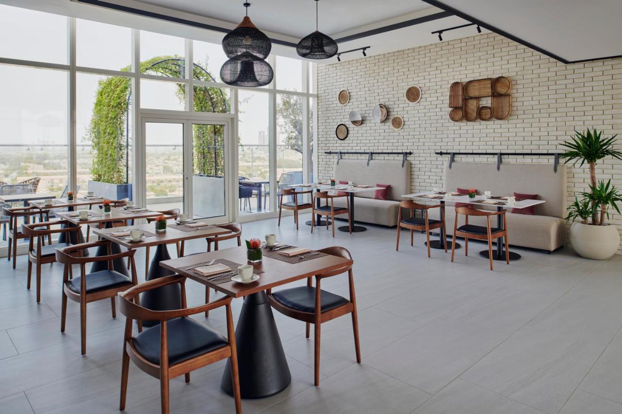 Movenpick Jumeirah Village Triangle Dubai Exterior foto Restaurant