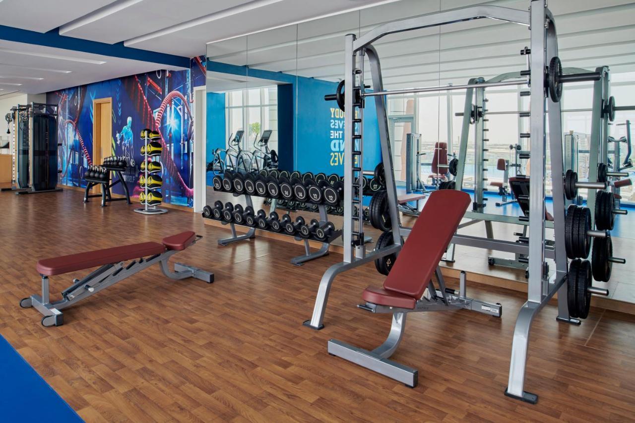 Movenpick Jumeirah Village Triangle Dubai Exterior foto A modern gym