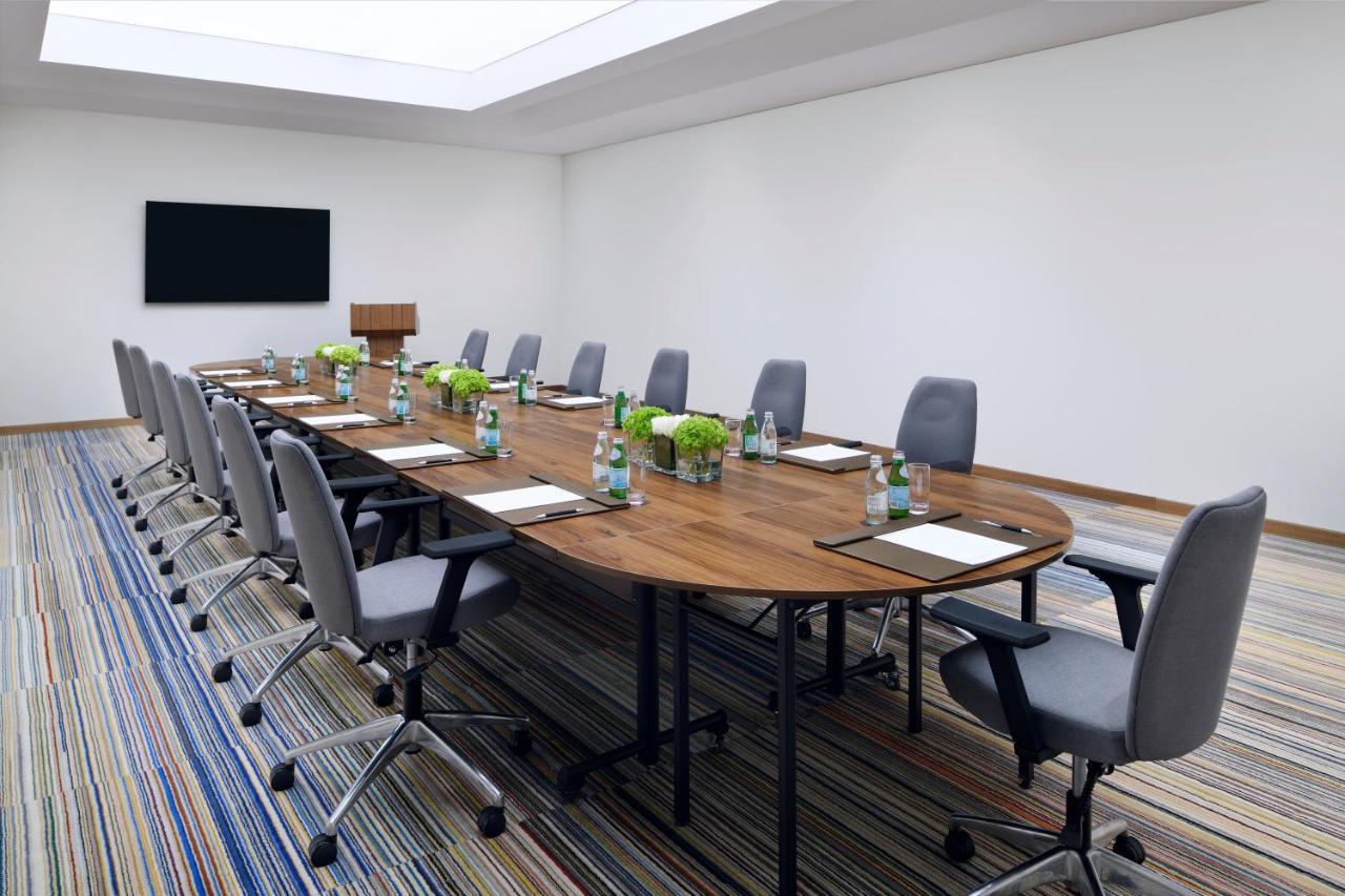 Movenpick Jumeirah Village Triangle Dubai Exterior foto A boardroom