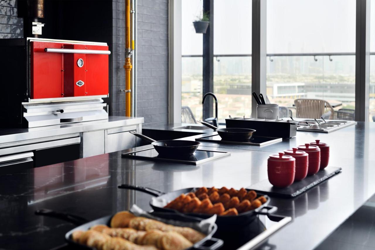 Movenpick Jumeirah Village Triangle Dubai Exterior foto A commercial kitchen