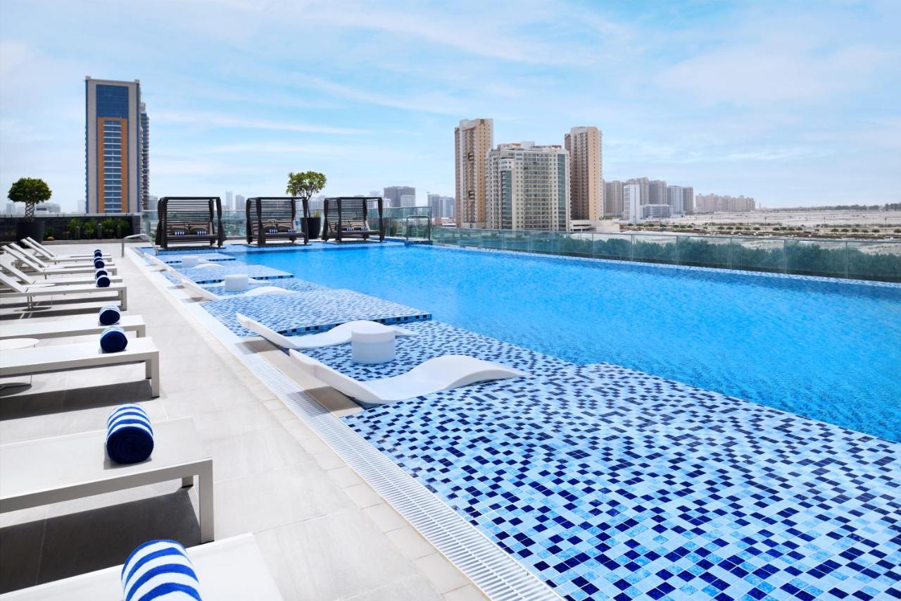 Movenpick Jumeirah Village Triangle Dubai Exterior foto Rooftop pool